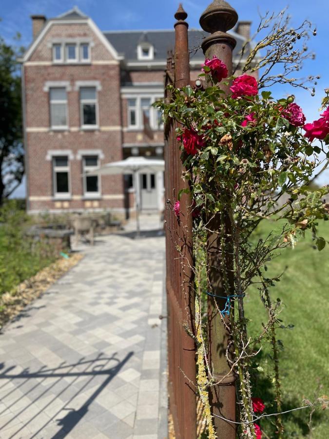 B&B Het Notarishuis - Authentiek Verblijf Nabij Maastricht Voeren Exterior foto