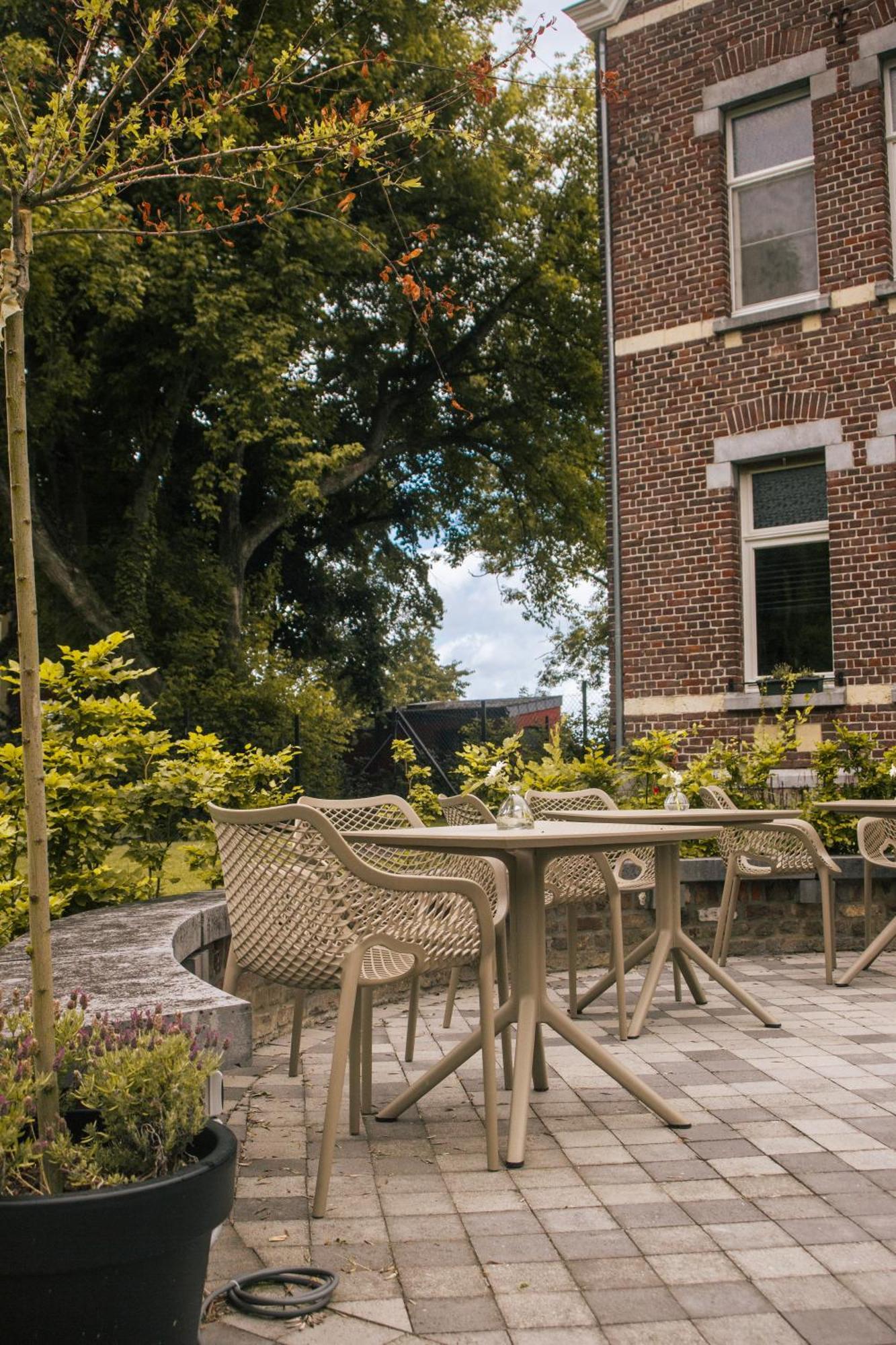 B&B Het Notarishuis - Authentiek Verblijf Nabij Maastricht Voeren Exterior foto